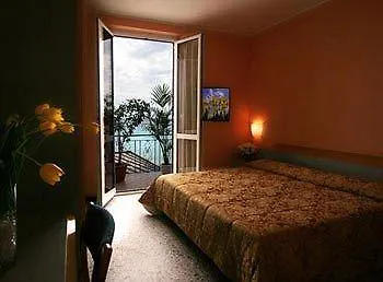 Готель Badano Sul Mare Алассіо